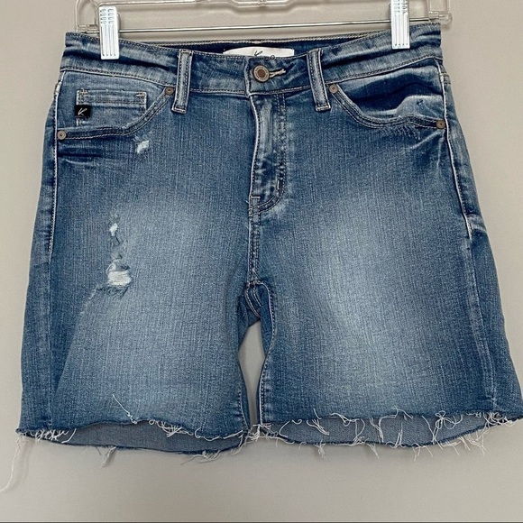 Kancan Medium-Light Wash Distressed 5.5" Inseam Denim Jean Shorts, size Small - Picture 4 of 16